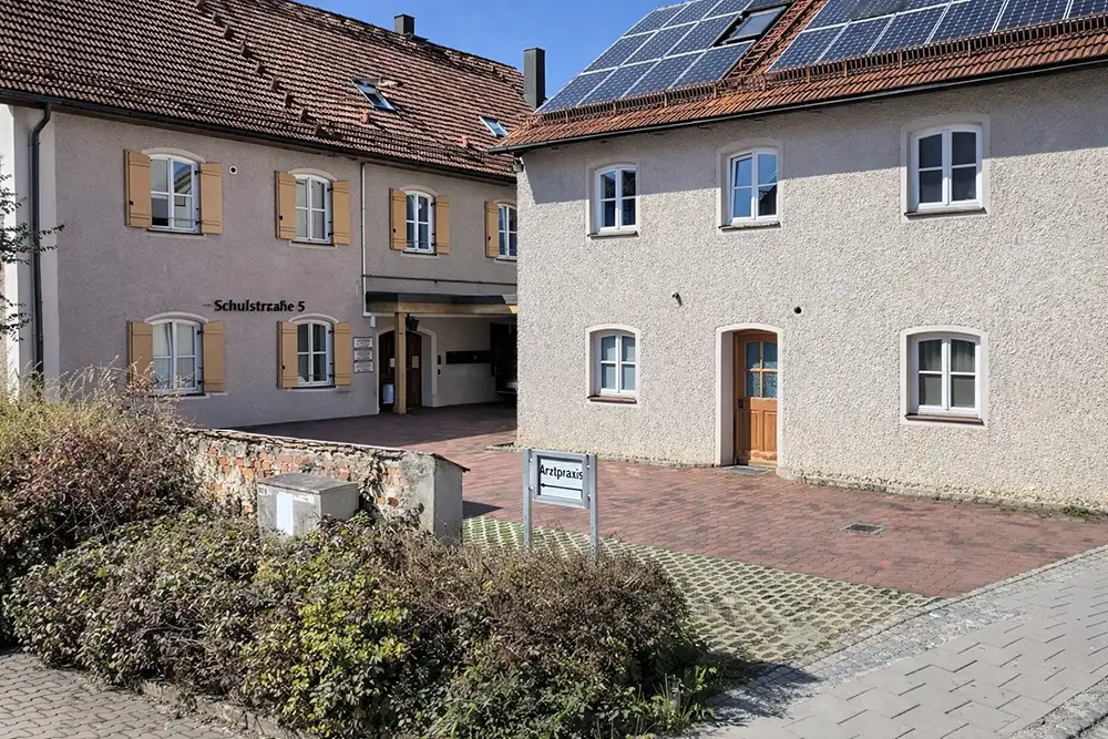 Ehemalige Praxisräume im alten Schulhaus in der Schulstraße 5, Marktl